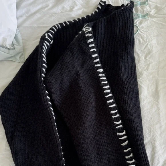 Commence Black Sweater with White Stitching - Picture 3 of 4